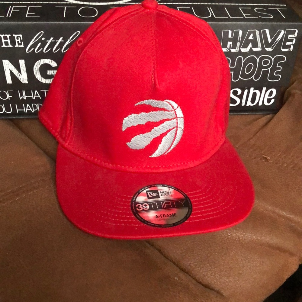Red Toronto Raptors Nee Era 39Thirty Cap